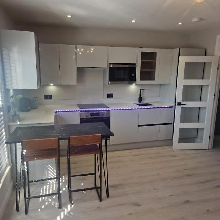 Collier'S Wood En-Suite Apartments Londra Exterior foto