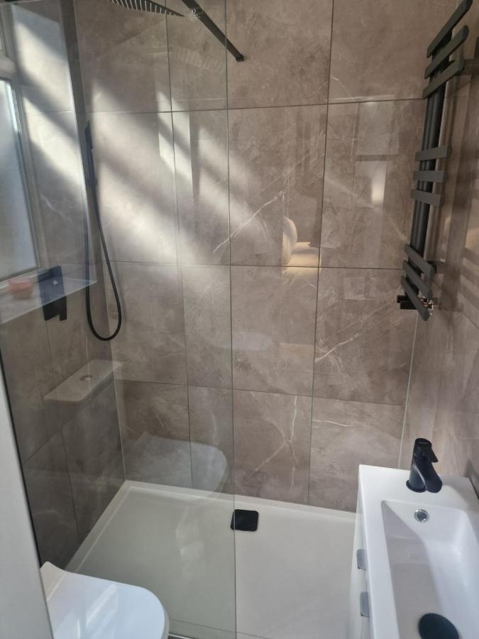 Collier'S Wood En-Suite Apartments Londra Exterior foto