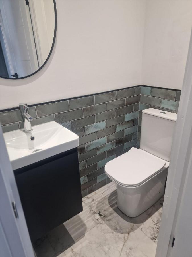 Collier'S Wood En-Suite Apartments Londra Exterior foto