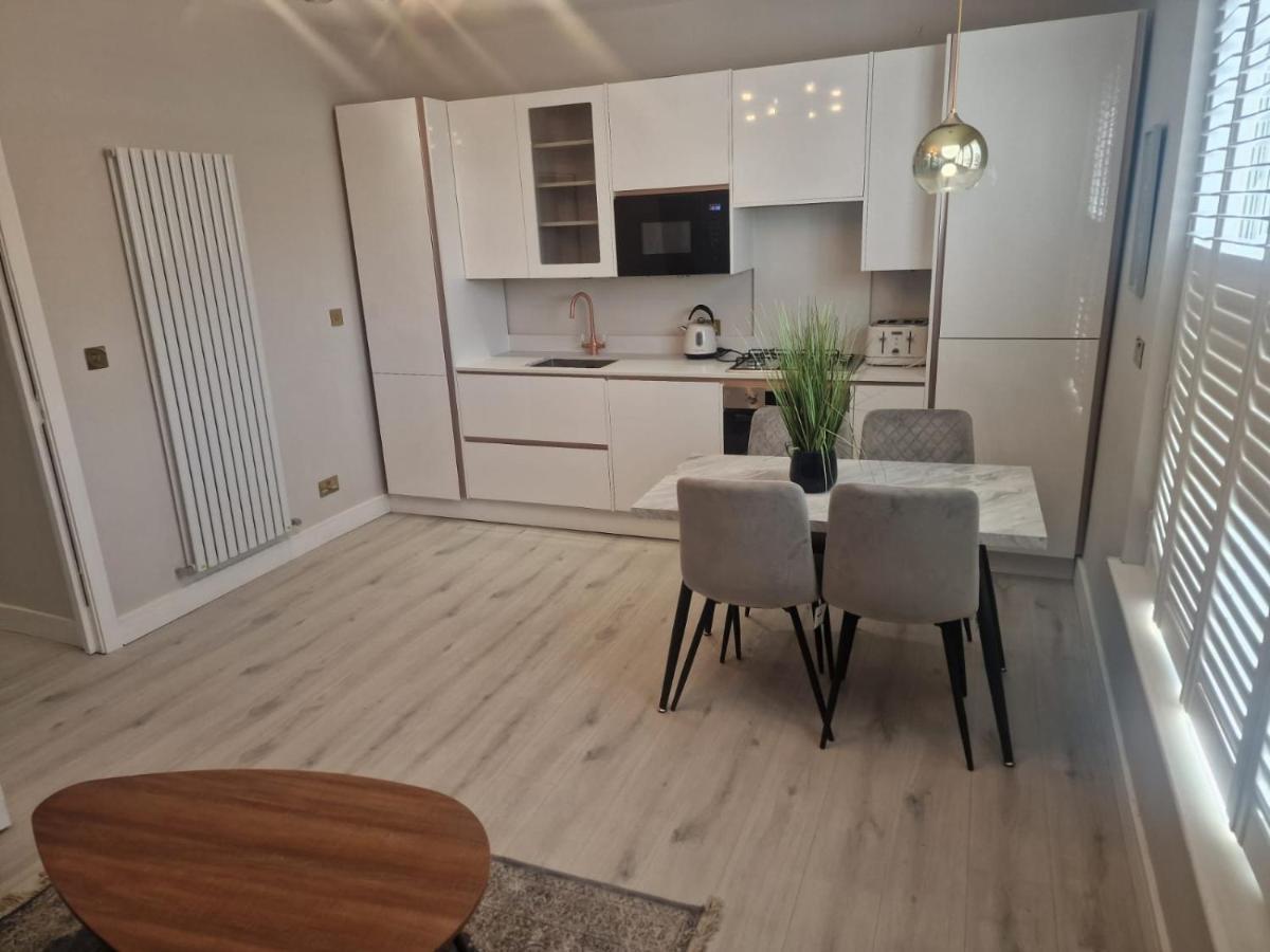 Collier'S Wood En-Suite Apartments Londra Exterior foto