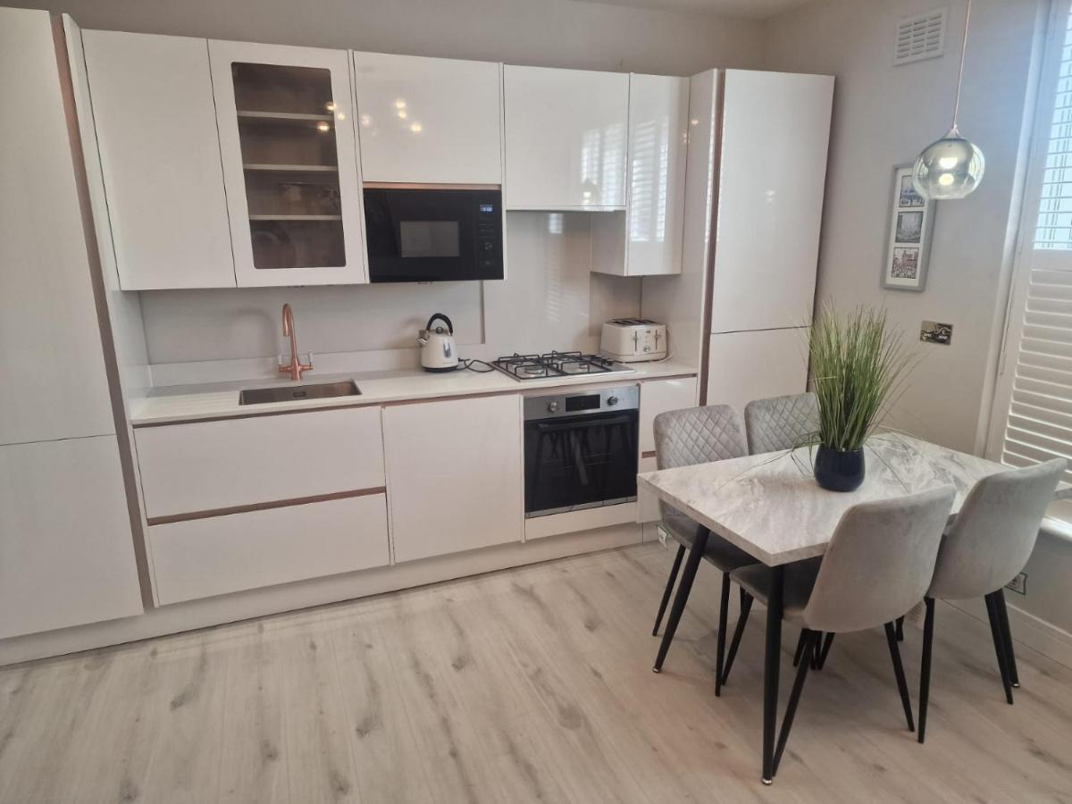 Collier'S Wood En-Suite Apartments Londra Exterior foto